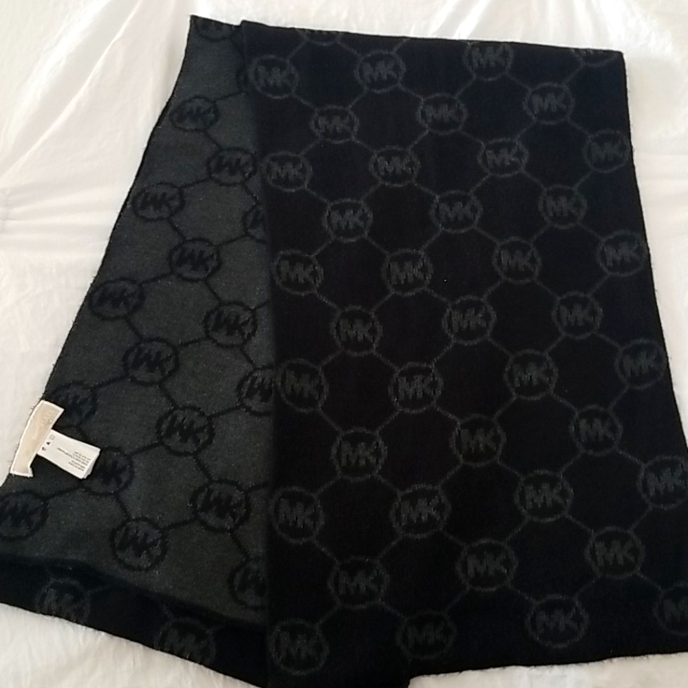 Michael Kors scarf